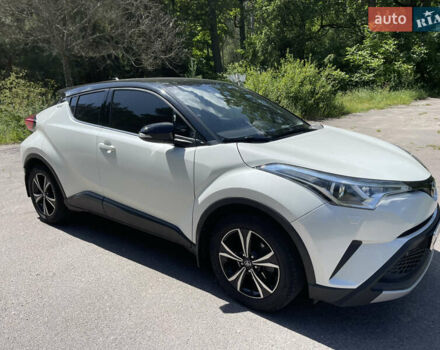 Белый Тойота C-HR, объемом двигателя 1.2 л и пробегом 81 тыс. км за 19000 $, фото 13 на Automoto.ua