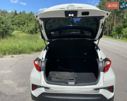 Белый Тойота C-HR, объемом двигателя 1.2 л и пробегом 81 тыс. км за 19000 $, фото 17 на Automoto.ua