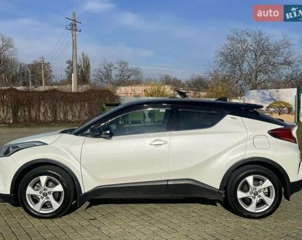 Белый Тойота C-HR, объемом двигателя 1.2 л и пробегом 168 тыс. км за 16900 $, фото 4 на Automoto.ua