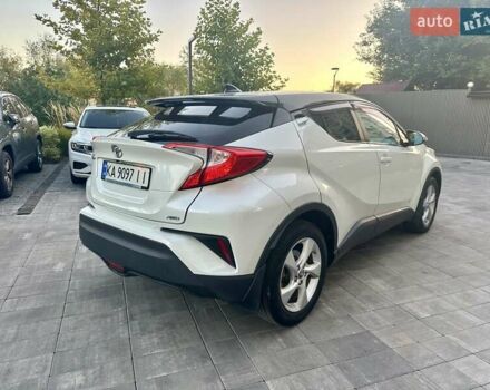Белый Тойота C-HR, объемом двигателя 1.2 л и пробегом 146 тыс. км за 15700 $, фото 4 на Automoto.ua