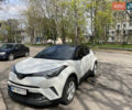 Белый Тойота C-HR, объемом двигателя 1.2 л и пробегом 103 тыс. км за 19500 $, фото 2 на Automoto.ua