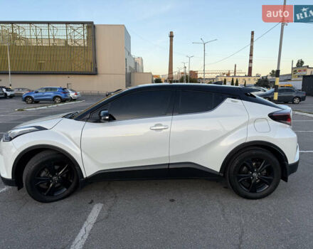 Белый Тойота C-HR, объемом двигателя 1.2 л и пробегом 116 тыс. км за 20000 $, фото 2 на Automoto.ua