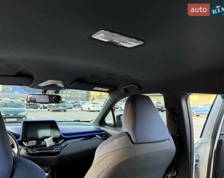 Белый Тойота C-HR, объемом двигателя 1.2 л и пробегом 116 тыс. км за 20000 $, фото 10 на Automoto.ua