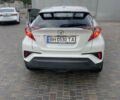 Белый Тойота C-HR, объемом двигателя 1.99 л и пробегом 90 тыс. км за 16200 $, фото 1 на Automoto.ua