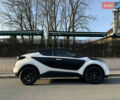 Белый Тойота C-HR, объемом двигателя 1.99 л и пробегом 80 тыс. км за 21662 $, фото 3 на Automoto.ua