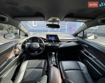 Белый Тойота C-HR, объемом двигателя 1.2 л и пробегом 140 тыс. км за 20000 $, фото 6 на Automoto.ua