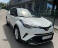 Белый Тойота C-HR, объемом двигателя 1.2 л и пробегом 63 тыс. км за 20000 $, фото 2 на Automoto.ua