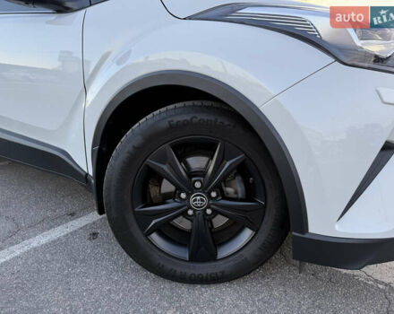 Белый Тойота C-HR, объемом двигателя 1.2 л и пробегом 116 тыс. км за 20000 $, фото 6 на Automoto.ua