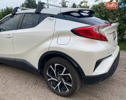 Білий Тойота C-HR, об'ємом двигуна 1.2 л та пробігом 105 тис. км за 18600 $, фото 7 на Automoto.ua