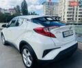 Білий Тойота C-HR, об'ємом двигуна 1.2 л та пробігом 100 тис. км за 18500 $, фото 1 на Automoto.ua