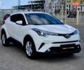 Белый Тойота C-HR, объемом двигателя 1.99 л и пробегом 117 тыс. км за 17000 $, фото 1 на Automoto.ua