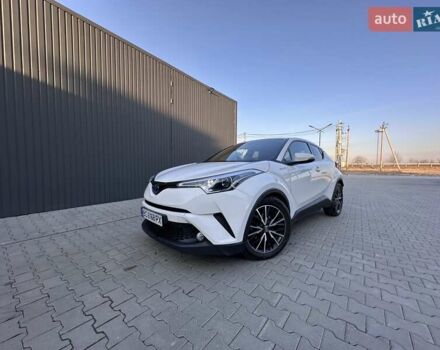 Белый Тойота C-HR, объемом двигателя 1.8 л и пробегом 161 тыс. км за 20500 $, фото 4 на Automoto.ua