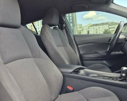 Белый Тойота C-HR, объемом двигателя 1.99 л и пробегом 117 тыс. км за 17000 $, фото 17 на Automoto.ua