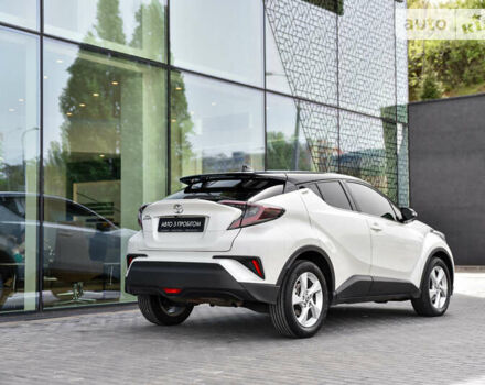 Білий Тойота C-HR, об'ємом двигуна 1.99 л та пробігом 55 тис. км за 22300 $, фото 9 на Automoto.ua