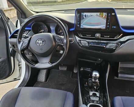 Білий Тойота C-HR, об'ємом двигуна 1.2 л та пробігом 32 тис. км за 18500 $, фото 2 на Automoto.ua