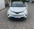 Белый Тойота C-HR, объемом двигателя 1.99 л и пробегом 90 тыс. км за 16200 $, фото 1 на Automoto.ua