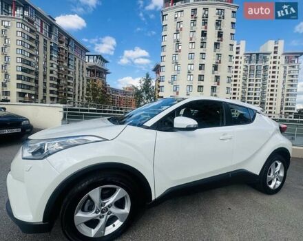 Білий Тойота C-HR, об'ємом двигуна 1.2 л та пробігом 100 тис. км за 18500 $, фото 6 на Automoto.ua