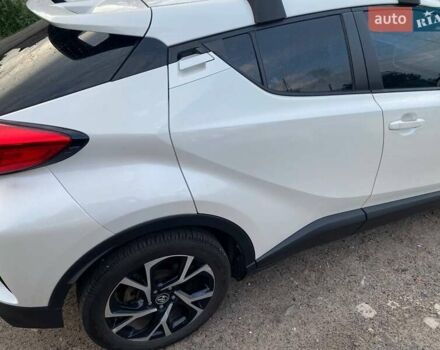 Білий Тойота C-HR, об'ємом двигуна 1.2 л та пробігом 105 тис. км за 18600 $, фото 5 на Automoto.ua