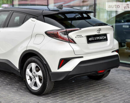 Білий Тойота C-HR, об'ємом двигуна 1.99 л та пробігом 55 тис. км за 22300 $, фото 22 на Automoto.ua