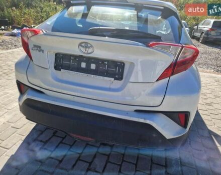 Белый Тойота C-HR, объемом двигателя 1.2 л и пробегом 77 тыс. км за 15500 $, фото 3 на Automoto.ua