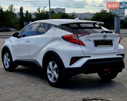 Белый Тойота C-HR, объемом двигателя 1.99 л и пробегом 117 тыс. км за 17000 $, фото 5 на Automoto.ua