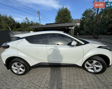 Белый Тойота C-HR, объемом двигателя 1.2 л и пробегом 140 тыс. км за 20000 $, фото 3 на Automoto.ua