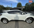 Белый Тойота C-HR, объемом двигателя 1.2 л и пробегом 140 тыс. км за 20000 $, фото 3 на Automoto.ua