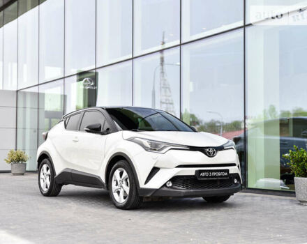 Білий Тойота C-HR, об'ємом двигуна 1.99 л та пробігом 55 тис. км за 22300 $, фото 6 на Automoto.ua