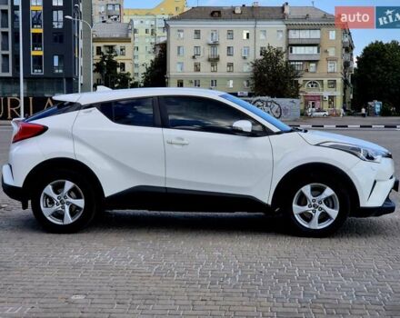 Белый Тойота C-HR, объемом двигателя 1.99 л и пробегом 117 тыс. км за 17000 $, фото 1 на Automoto.ua