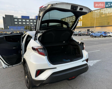 Белый Тойота C-HR, объемом двигателя 1.2 л и пробегом 116 тыс. км за 20000 $, фото 4 на Automoto.ua