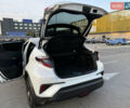 Белый Тойота C-HR, объемом двигателя 1.2 л и пробегом 116 тыс. км за 20000 $, фото 4 на Automoto.ua