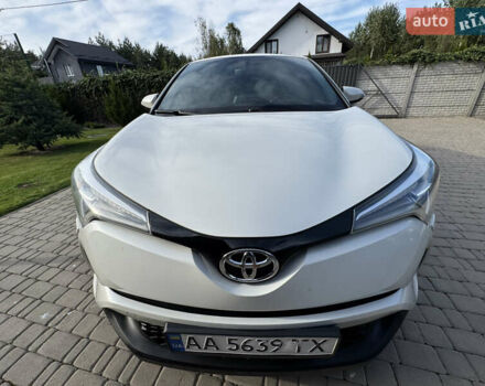 Белый Тойота C-HR, объемом двигателя 1.2 л и пробегом 140 тыс. км за 20000 $, фото 2 на Automoto.ua