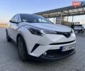 Белый Тойота C-HR, объемом двигателя 1.8 л и пробегом 161 тыс. км за 20500 $, фото 1 на Automoto.ua