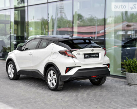 Білий Тойота C-HR, об'ємом двигуна 1.99 л та пробігом 55 тис. км за 22300 $, фото 7 на Automoto.ua