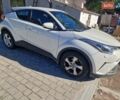 Белый Тойота C-HR, объемом двигателя 1.2 л и пробегом 77 тыс. км за 15500 $, фото 2 на Automoto.ua