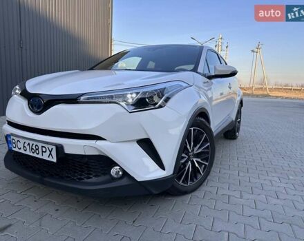 Белый Тойота C-HR, объемом двигателя 1.8 л и пробегом 161 тыс. км за 20500 $, фото 2 на Automoto.ua