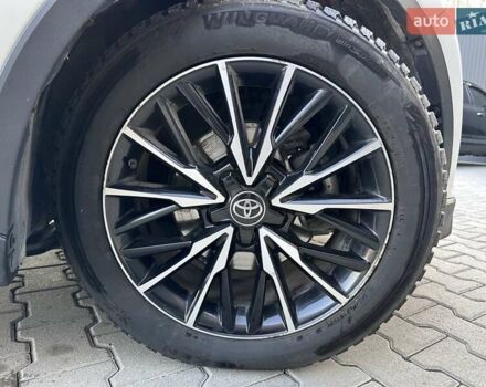 Белый Тойота C-HR, объемом двигателя 1.8 л и пробегом 161 тыс. км за 20500 $, фото 17 на Automoto.ua