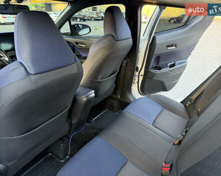 Белый Тойота C-HR, объемом двигателя 1.2 л и пробегом 116 тыс. км за 20000 $, фото 9 на Automoto.ua