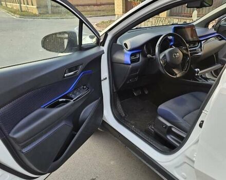 Білий Тойота C-HR, об'ємом двигуна 1.2 л та пробігом 32 тис. км за 18500 $, фото 1 на Automoto.ua