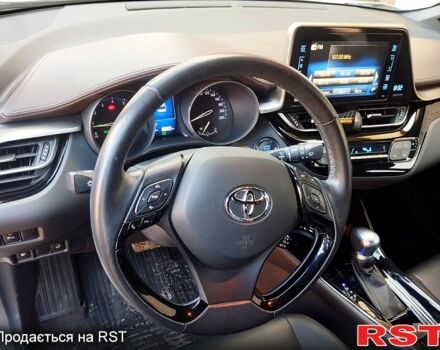 Белый Тойота C-HR, объемом двигателя 1.2 л и пробегом 40 тыс. км за 25000 $, фото 11 на Automoto.ua