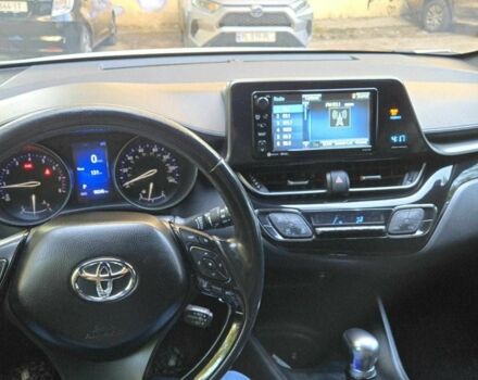 Белый Тойота C-HR, объемом двигателя 2 л и пробегом 98 тыс. км за 11200 $, фото 4 на Automoto.ua