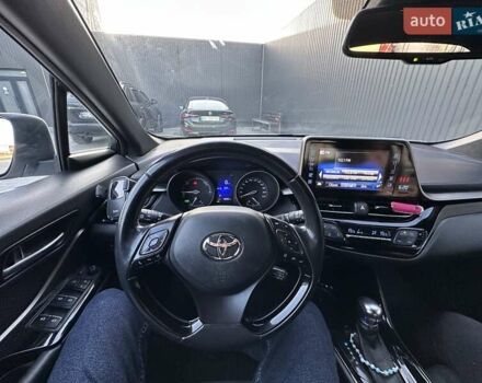 Белый Тойота C-HR, объемом двигателя 1.8 л и пробегом 161 тыс. км за 20500 $, фото 28 на Automoto.ua