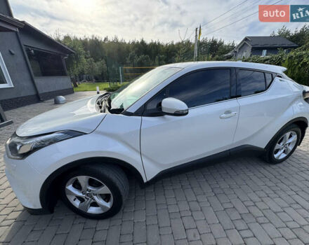 Белый Тойота C-HR, объемом двигателя 1.2 л и пробегом 140 тыс. км за 20000 $, фото 4 на Automoto.ua