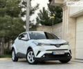 Белый Тойота C-HR, объемом двигателя 1.2 л и пробегом 84 тыс. км за 21800 $, фото 1 на Automoto.ua