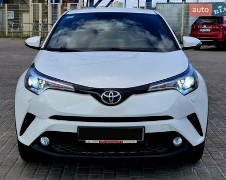 Белый Тойота C-HR, объемом двигателя 1.99 л и пробегом 117 тыс. км за 17000 $, фото 3 на Automoto.ua