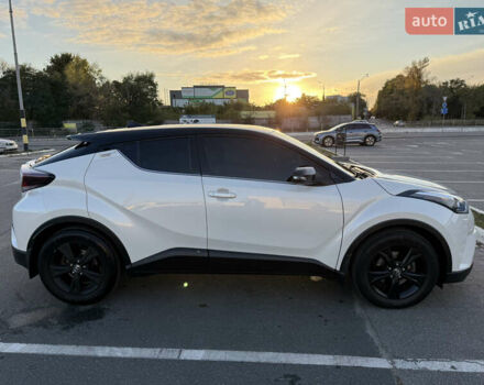 Белый Тойота C-HR, объемом двигателя 1.2 л и пробегом 116 тыс. км за 20000 $, фото 1 на Automoto.ua