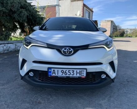 Белый Тойота C-HR, объемом двигателя 0.12 л и пробегом 58 тыс. км за 19999 $, фото 2 на Automoto.ua