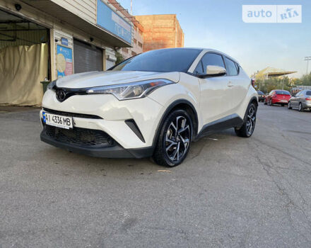 Белый Тойота C-HR, объемом двигателя 1.99 л и пробегом 97 тыс. км за 17300 $, фото 3 на Automoto.ua