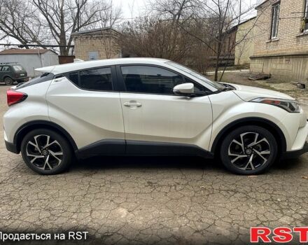 Белый Тойота C-HR, объемом двигателя 2 л и пробегом 42 тыс. км за 17000 $, фото 1 на Automoto.ua