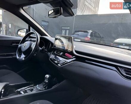 Белый Тойота C-HR, объемом двигателя 1.8 л и пробегом 161 тыс. км за 20500 $, фото 20 на Automoto.ua